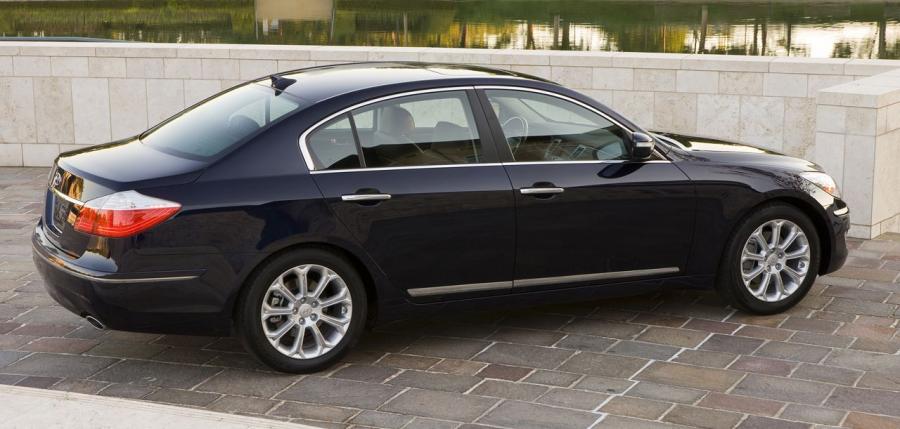  Hyundai Genesis Sedan 2009 года  (фото 12 из 47)
